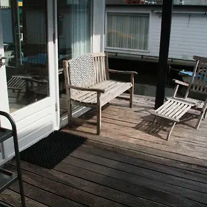  Bed & Breakfast Houseboat Sooki Nederland
